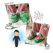 Load image into Gallery viewer, Zapatillas de andar por casa con forma de cocodrilo - Ozerty